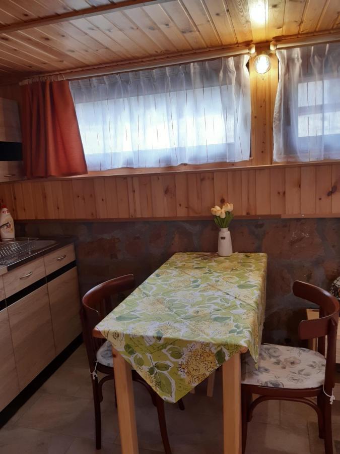 Matyas Apartman Tard Exteriör bild