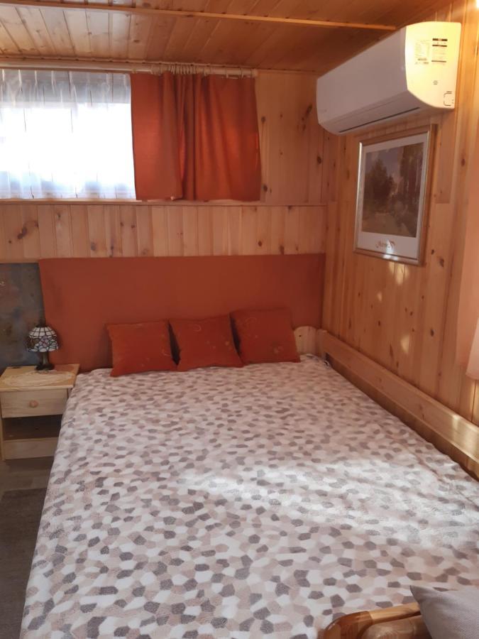 Matyas Apartman Tard Exteriör bild
