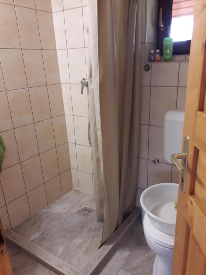 Matyas Apartman Tard Exteriör bild