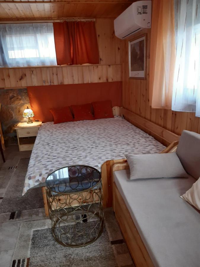 Matyas Apartman Tard Exteriör bild